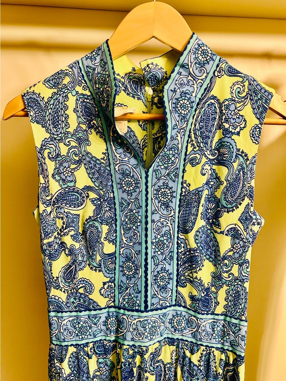 Vintage Maxi Dress Parkshire Sleeveless Paisley V-Neck Women's in Yellow & Blue